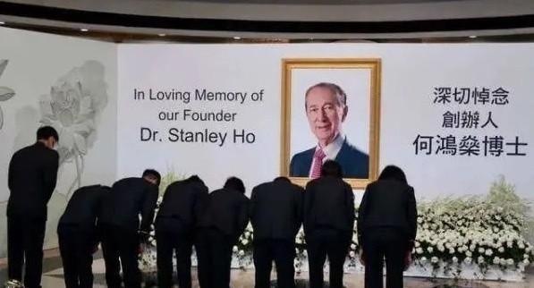 赌王葬礼完美结束，但却暂时不下葬，有钱人更