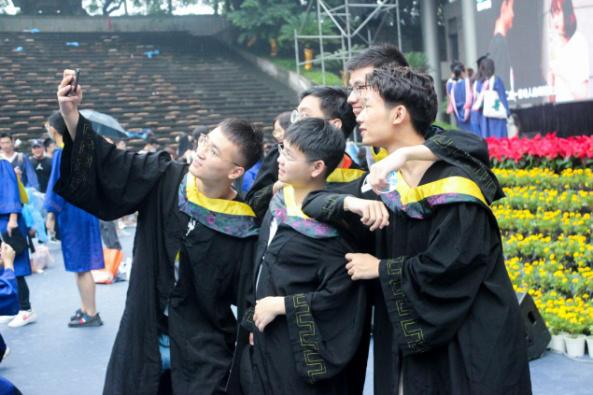 “复兴民族兮，誓作前锋”重庆大学的毕业典礼太感人……