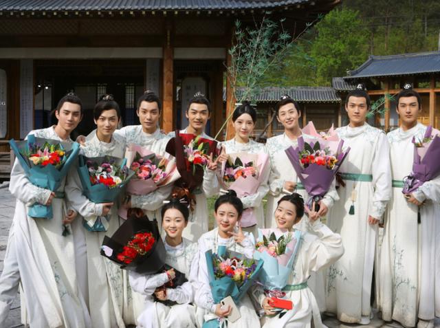 芒果台又一古装剧偶像剧将播，男女主颜值太高，看海报就姨母笑了