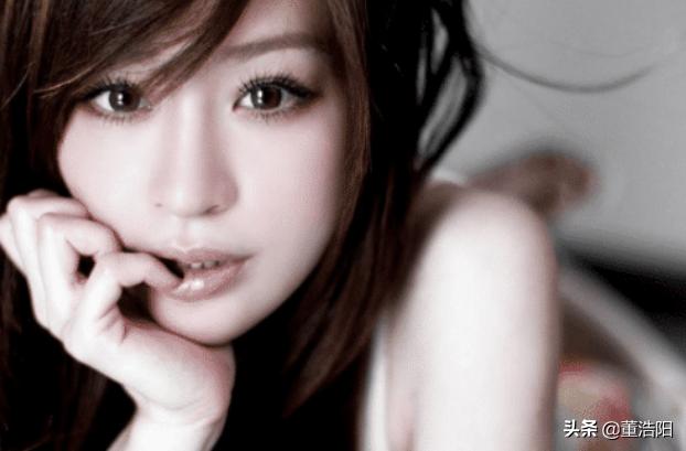 被破尿酸毁了的几位女星，李小璐不忍直视，她直接整成了“妖怪”