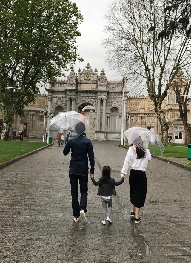 王力宏大女儿6岁生日，和妹妹蓄长发后剪掉送癌症病童，超有爱心