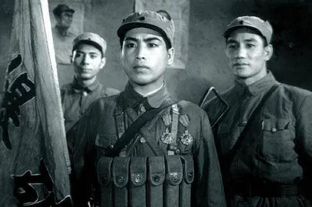 1956年张良因《董存瑞》爆红，一人却写信痛骂，一看署名激动万分