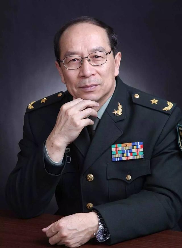 美军再次挑衅之际，我国首次公开新型战机：南部海域高强度训练