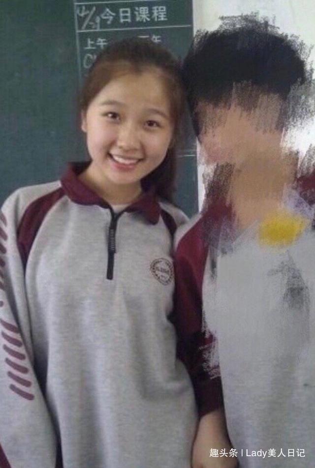 虞书欣学生时期旧照曝光，以前也是小美人一个