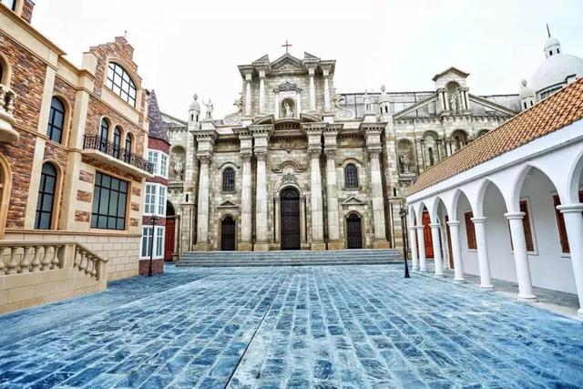 人均500元！这座有海有羊有草原的小城，随手一拍尽显异国风情