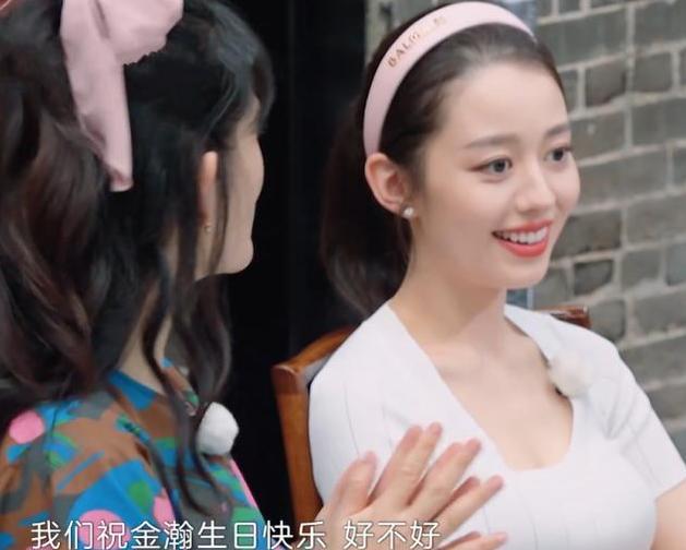 金瀚生日，用馒头和花代替蛋糕，许愿时的表现，吉娜笑得直拍桌子