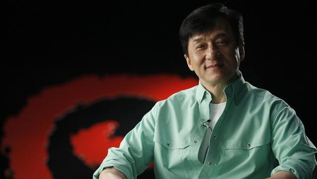 娱乐圈里为什么成龙会不承认与吴绮莉的私生女为亲女儿呢？