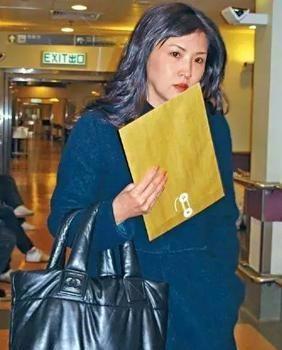 都是生下三女一子，赌王原配凄婉半生，何莉莉