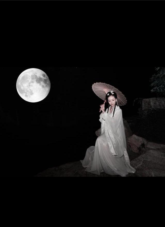 月圆是画，月缺是诗