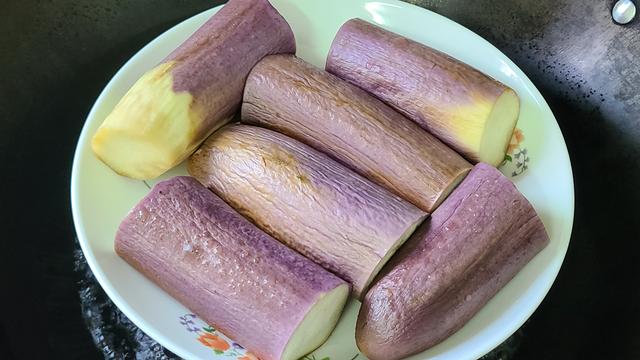 香喷喷的蒜蓉茄子，教你在家做出来，不用烤箱也能做，太好吃了