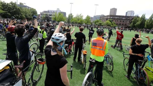 抗议者划地自治，骚乱弥漫全美，美国可以没警