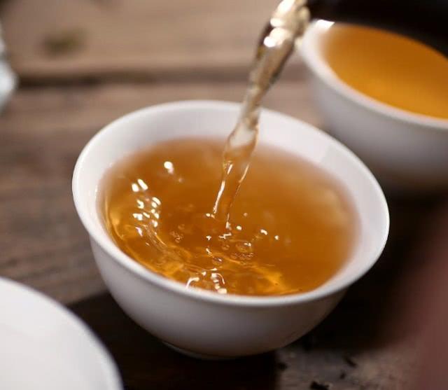 多喝绿茶养能胃？健康管理师否认，这2种茶才是天然“养胃王”