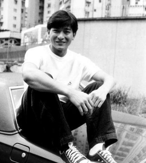 59岁华仔怕老？为什么帅是港片劳模刘德华一生无