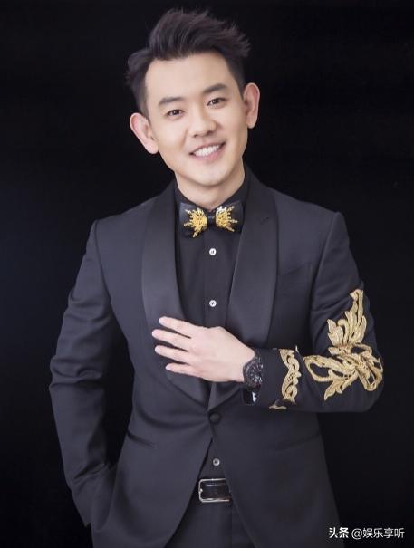 「当爸」李响升格当爸！晒照官宣宝宝小名 婴儿胖乎乎的小手超可爱