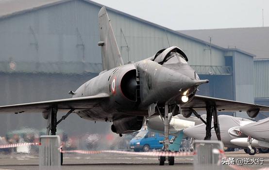 袖珍的法国超音速幻影Ⅳ轰炸机，战斗机改来的