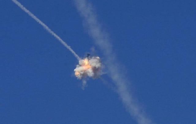 大批无人机导弹来袭！中情局大楼冒出黑烟，沙