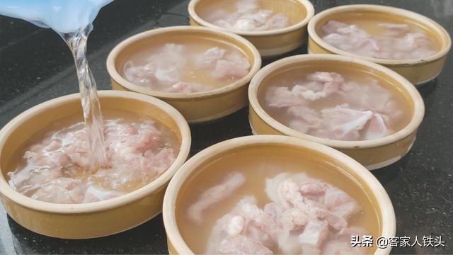 客家这一碗汤很出名，传统味道营养好喝，一人一碗，喝一口就爱上