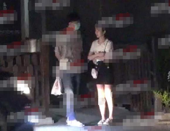 毛晓彤新恋情疑曝光？被拍和小鲜肉一起同回住所，戏里戏外姐弟恋