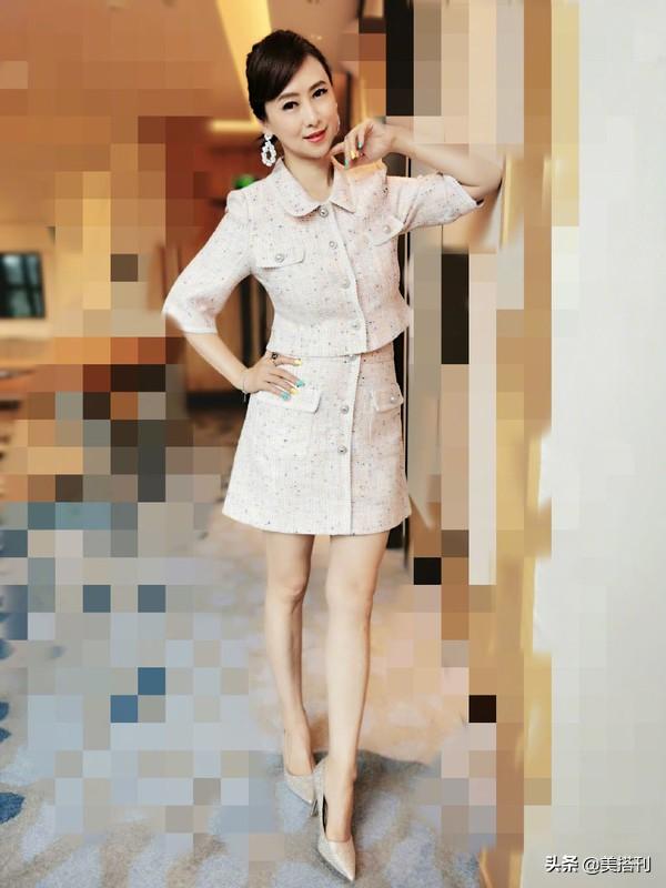 52岁翁虹近照曝光，穿运动内衣运动裤健身，状态好得太不真实了