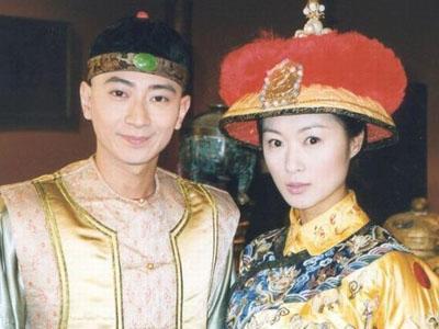 当时大红的她瞧不起赵薇，如今49岁孤独一人，而且还沦为龙套