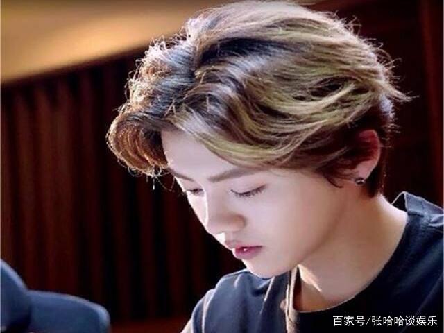 明星出道的机缘巧合，肖战出道前是设计师，沈月被当成模特救场