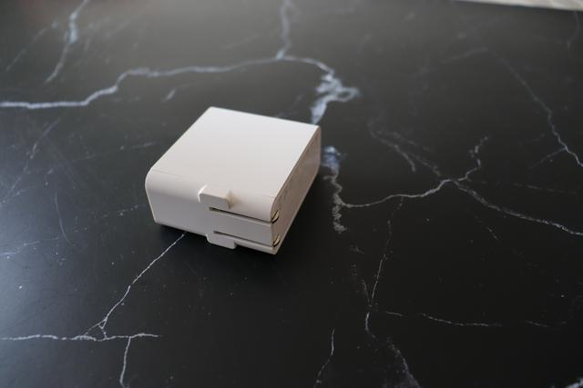 出差旅行中一个就够了-Omthing 65W氮化镓充电器