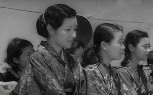 日本投降后，10000女护士被俘，留下来帮了大忙，她们结局如何