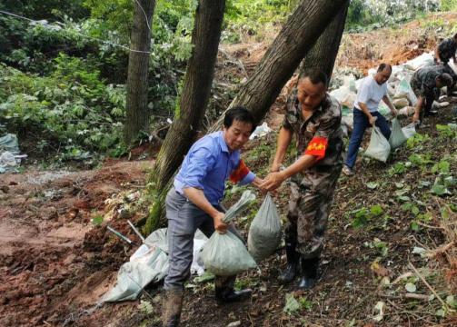 湖北阳新李发洪：“防汛抗洪特殊时期，我不能缺席。”