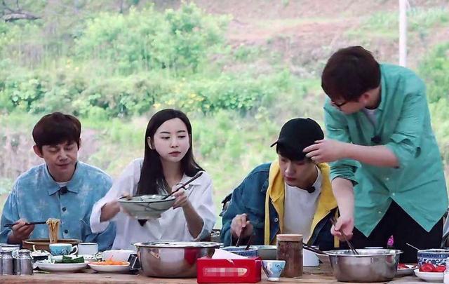 女艺人不想录制综艺，何炅发来一条短信：无法拒绝