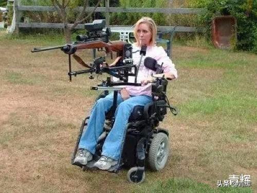 美国推出专门卖给残疾人的“武装轮椅”，可自行加装重机枪和雷达