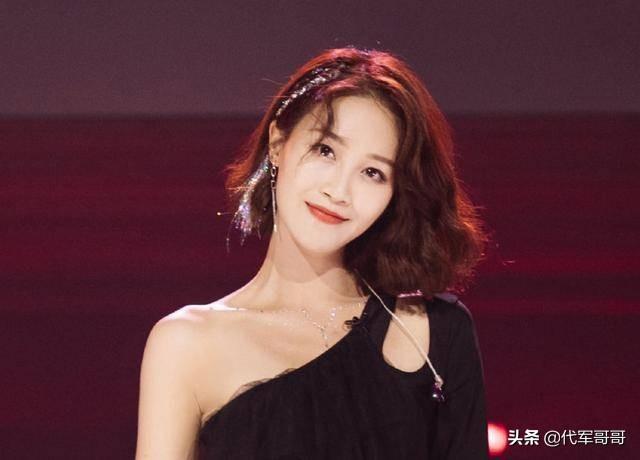 《浪姐》中的富二代，被吐槽好勝心太強，如今30歲很美卻還是單身