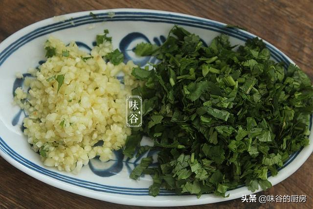 豆腐这做法老香了，外脆里嫩，蒜香浓郁，比肉都好吃，全家都爱