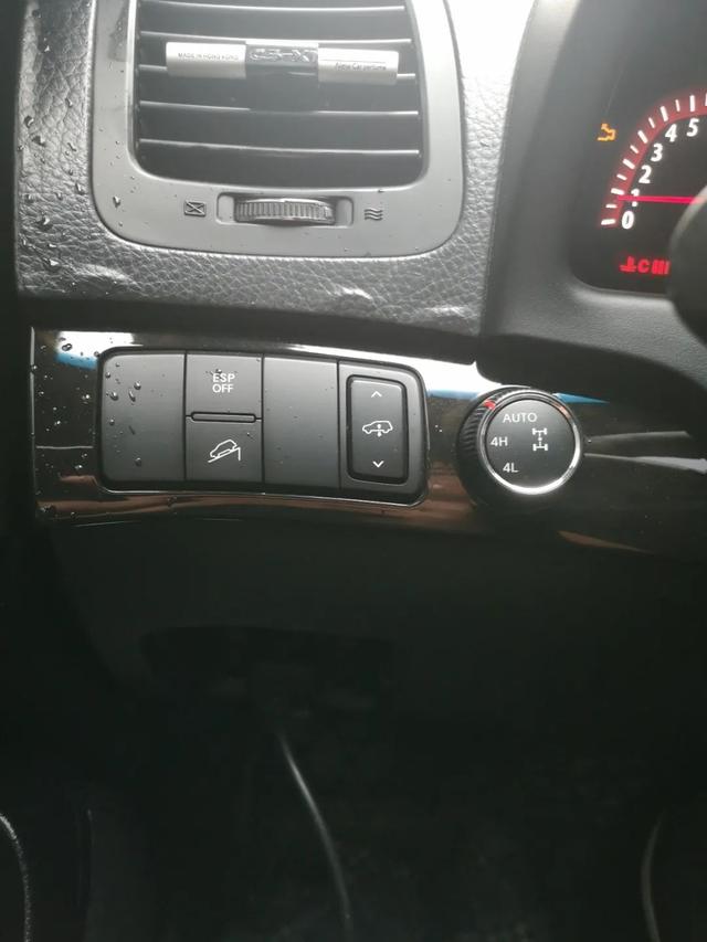 辗转两地冒雨检测两台罕见韩系进口车：起亚霸锐，这车况能买吗？