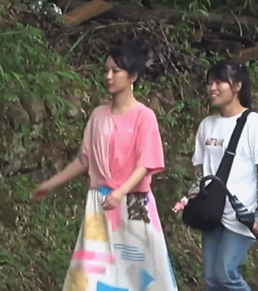 徐峥挺啤酒肚忙拍戏，他却夜会美女并亲密同回酒店看剧本！