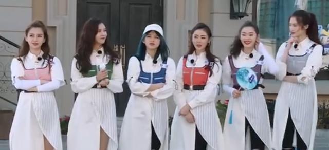 跑男玩“水炸弹”游戏，其他女嘉宾都选择护头发，唯独她与众不同