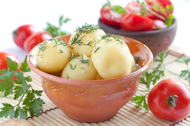 土豆当主食，健康指数高！钾、食物纤维、淀粉质蔬菜的摄入量均可以增加