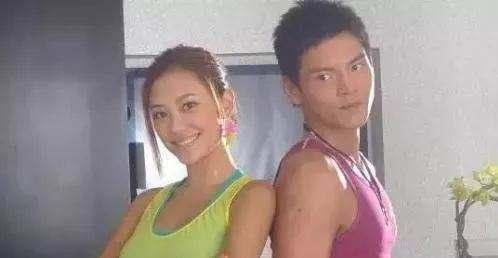 向佐情史：迷上富商太太，恋上单身妈妈，怪不得向太力挺郭碧婷