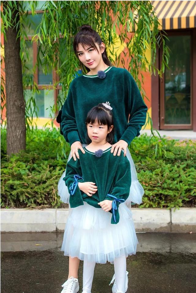 马伊琍黄奕17年后同框，走出婚变的她们成《还珠