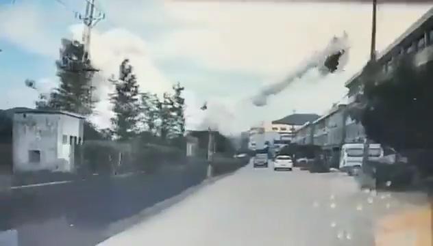 浙江温岭油罐车爆炸，破坏力惊人！高速公路已