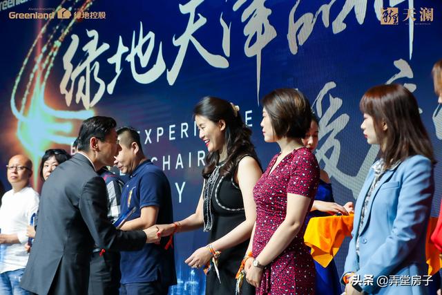 绿地天津X Harper’s BAZAAR跨界首秀 新里天澜品牌发