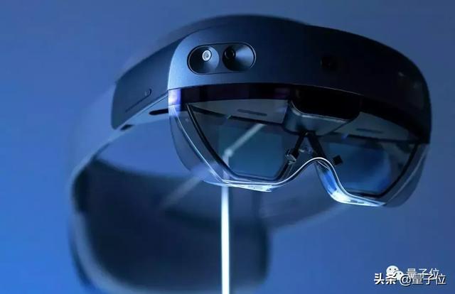 微软推出AR眼镜Hololens二代：支持语音交互，售价2万4