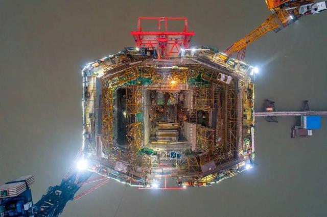 “基建狂魔”又来了，这座“千米级”大桥建造技术令世界惊叹！