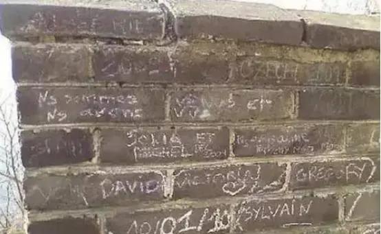 游客不讲文明，丢人丢到国外，哪个国家的游客