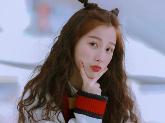 虞书欣帮王耀庆录制加油视频，王耀庆看后又皱眉头，这是在报复吧