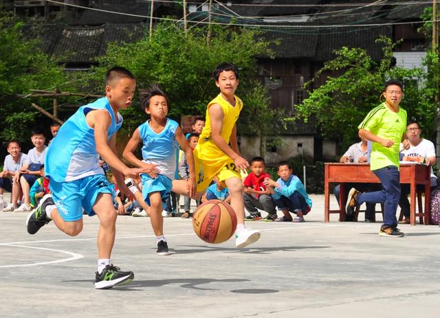 家有健康总裁李颖：携手中国支教联盟“伴你成长”助力偏远儿童共读中华书