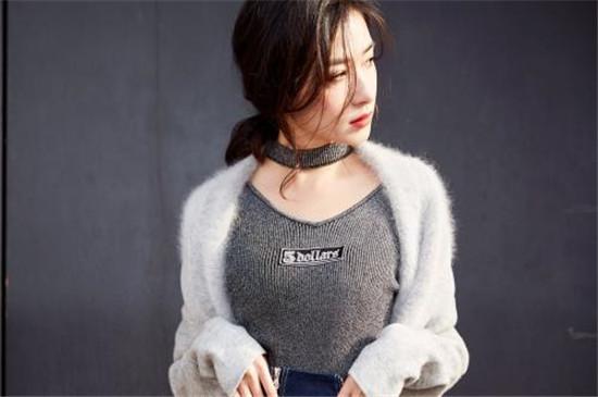 向来低调安静，节目一开场，居然成了乘风破浪的团宠