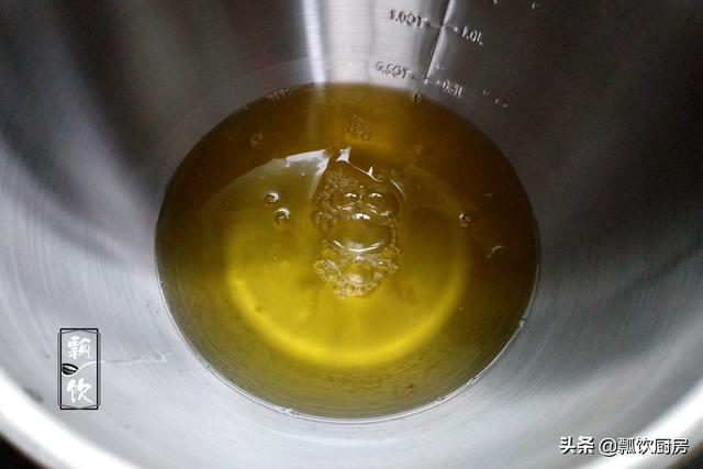 做蛋糕总失败，试试这做法，厚实不开裂，嫩得直颤悠，特别香