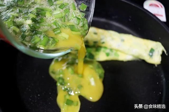 做毛巾鸡蛋卷，可不是直接煎那么简单，教你正确做法，层层薄如纸