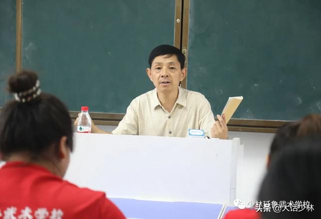 延鲁新闻丨深入课堂听课调研 引领教师专业成长