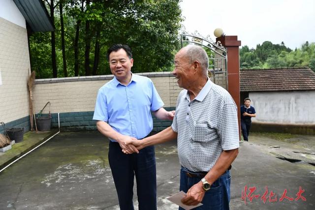 践行初心使命 讲好党的故事 石希欣深入辰溪县走访慰问老党员困难党员